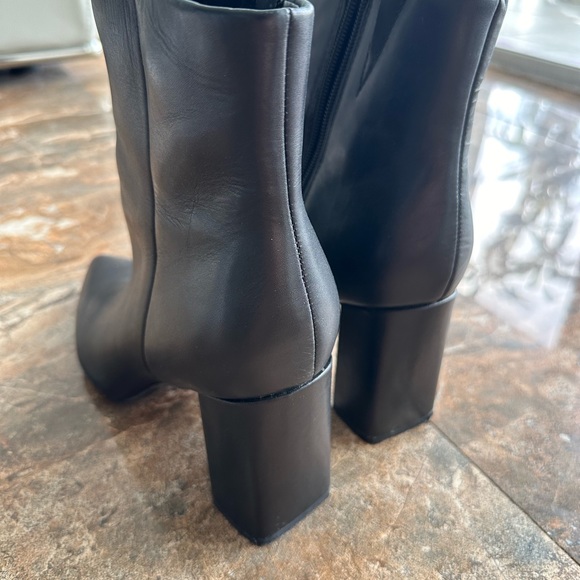 MARC FISHER ABOVE THE ANKLE 90’s BOOTIES - Picture 3 of 4